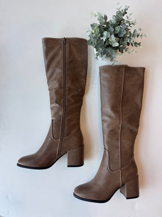 Tall boot in taupe