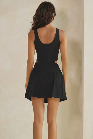Black fitted active top