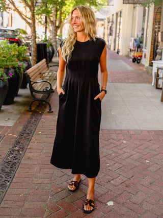 Entro Black sleeveless pleated dress
