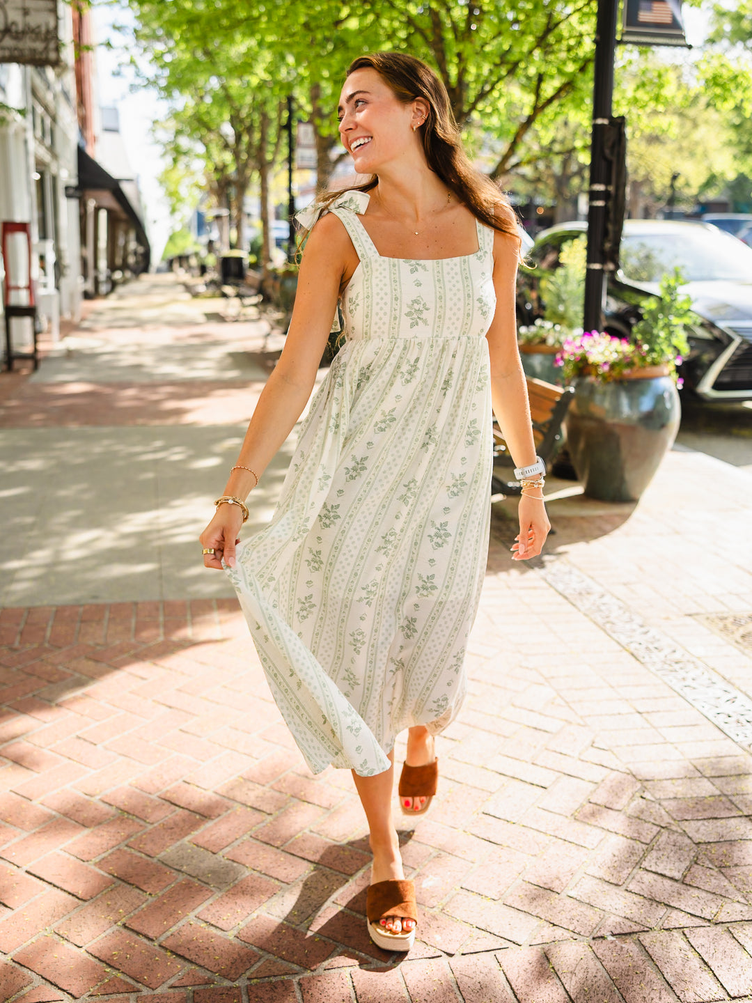 Lt green floral print midi dress – ImageBoutique