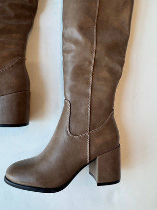 Tall boot in taupe