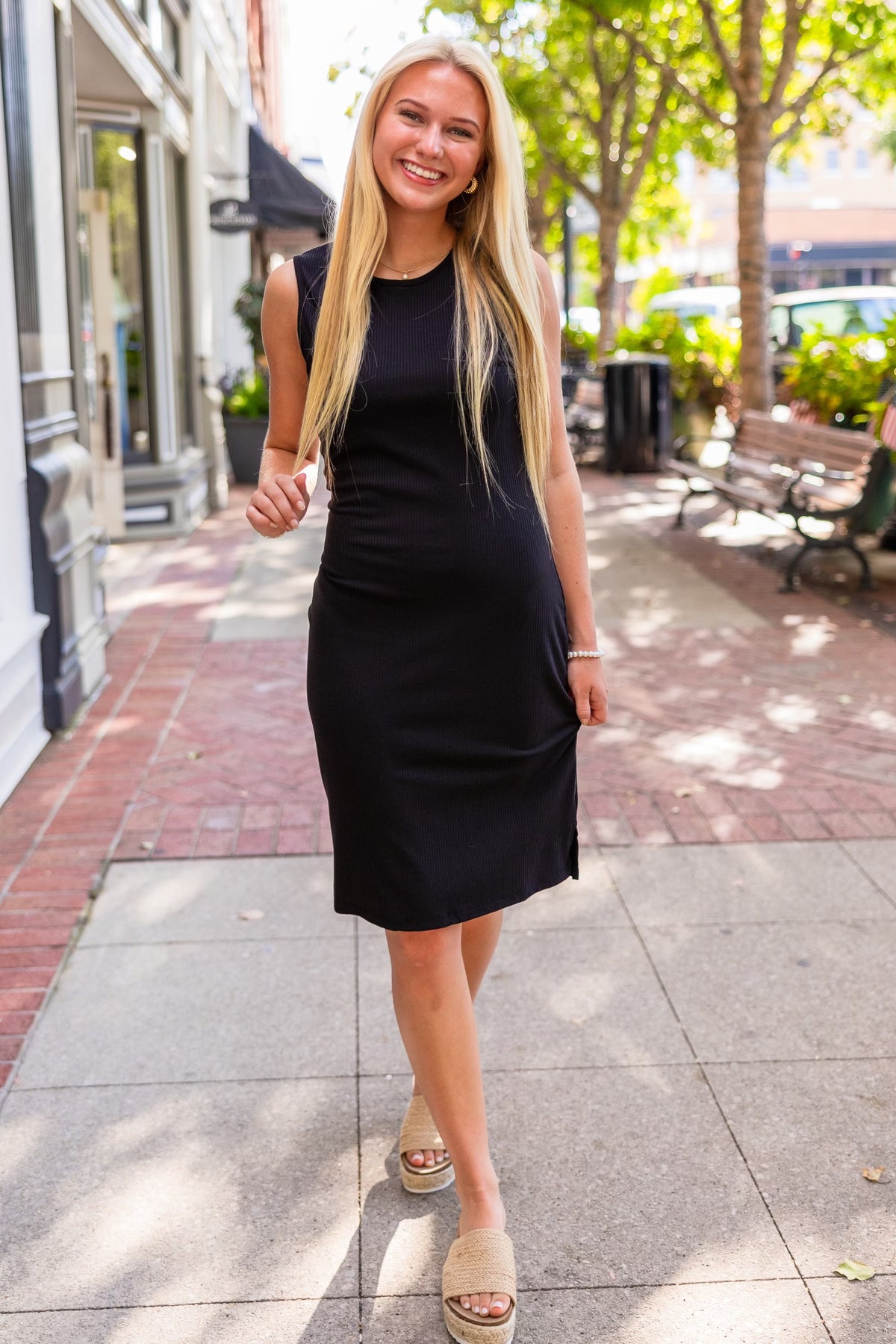 Black sleeveless rib knit dress MEDIUM Black sleeveless rib knit dress MEDIUM