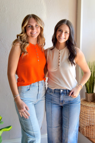 Sleeveless snap button top