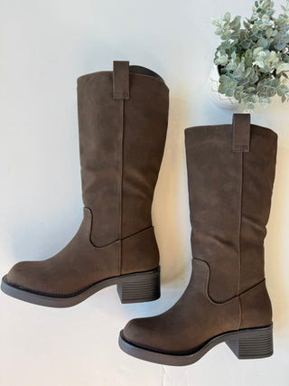 Espresso nubuck pull on boot