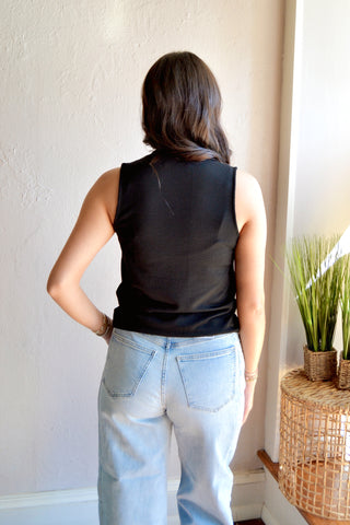 Sleeveless snap button top