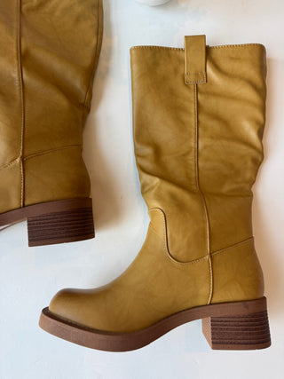 Burnished pull on boot