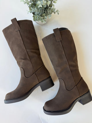 Espresso nubuck pull on boot