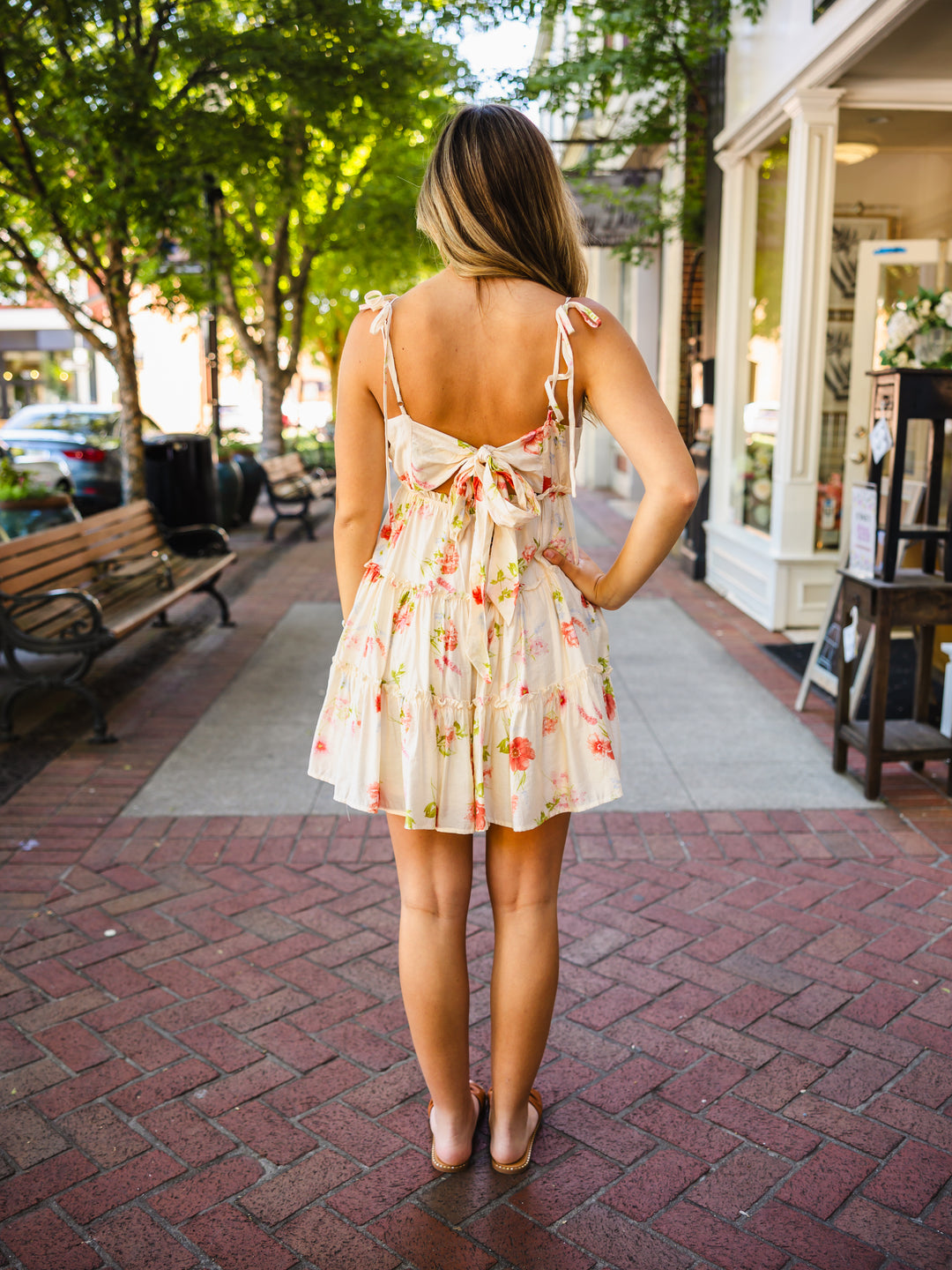 Floral print tie back dress LARGE Floral print tie back dress LARGE