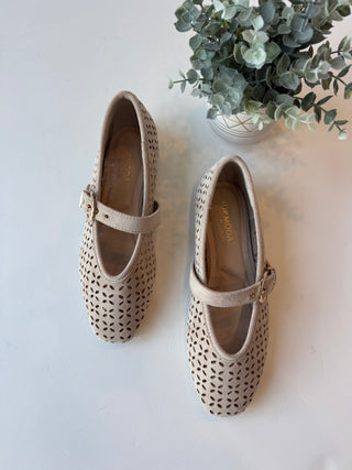 Sand woven flats