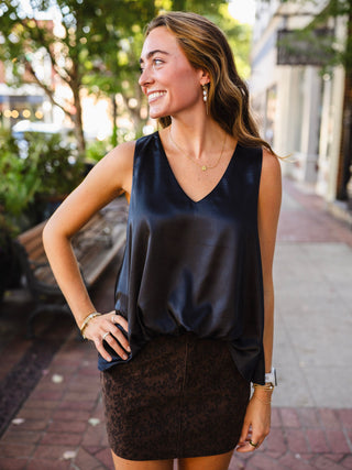 Sleeveless V neck bubble hem top