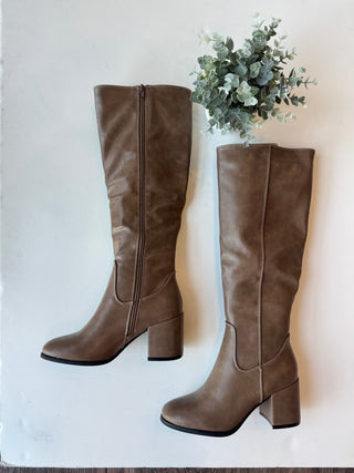 Tall boot in taupe