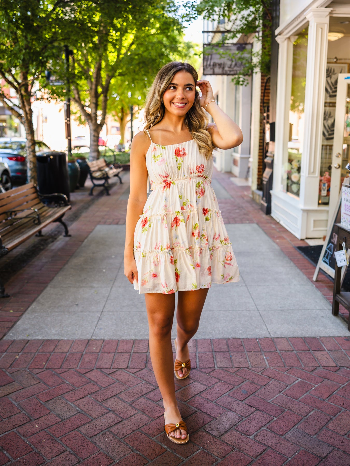 Floral print tie back dress LARGE Floral print tie back dress LARGE